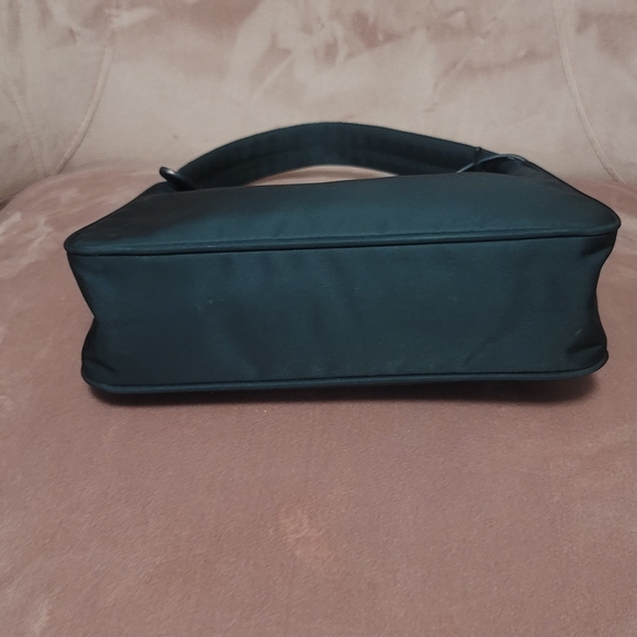 SOLD! Prada Re-Edition 2000 mini-bag - Picture 4 of 9